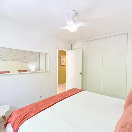 Hola Pleasant Fontanilla Side Apartment